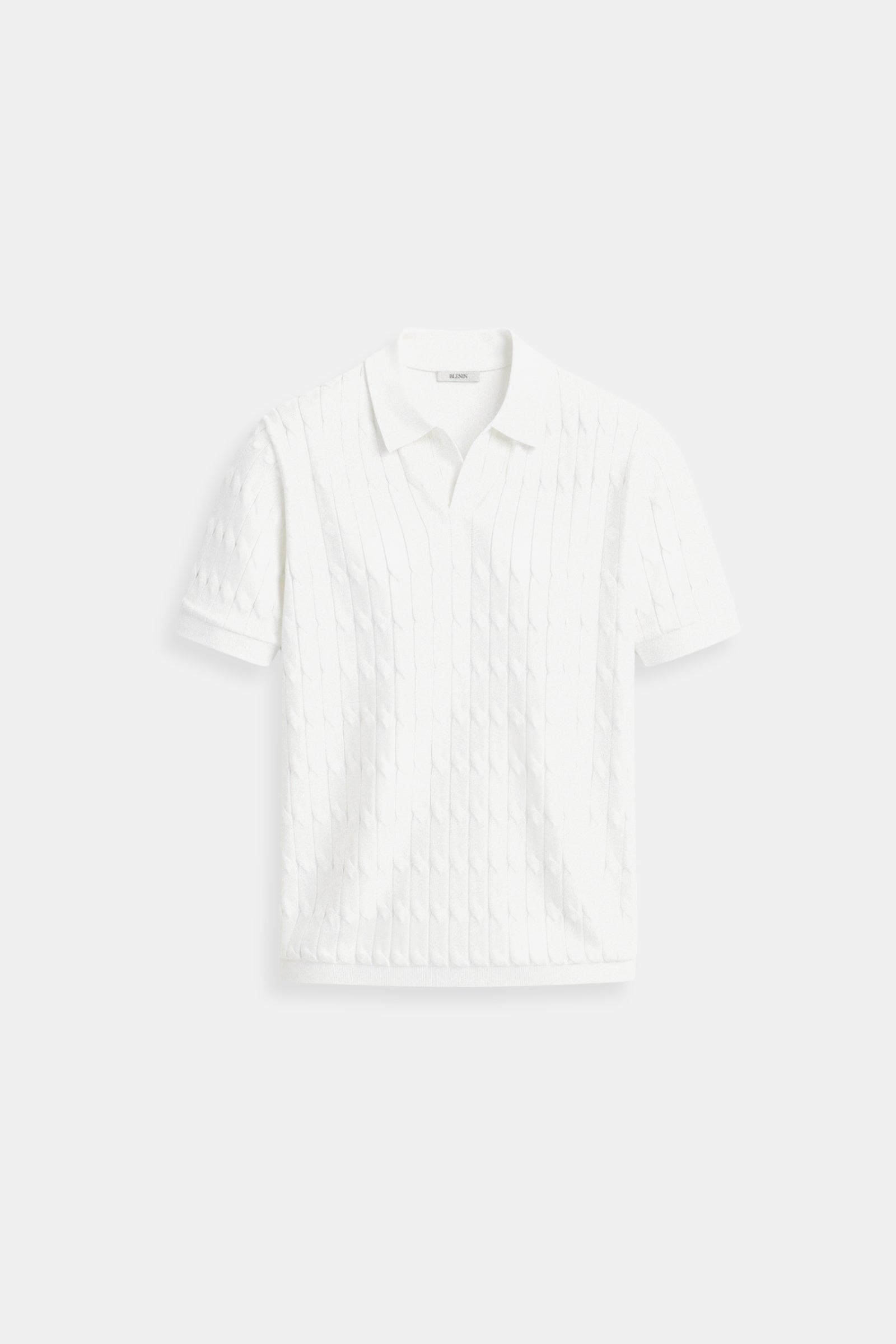 Herren V-Ausschnitt Strickpolo – Zopfmuster aus Viskose im Old Money Stil