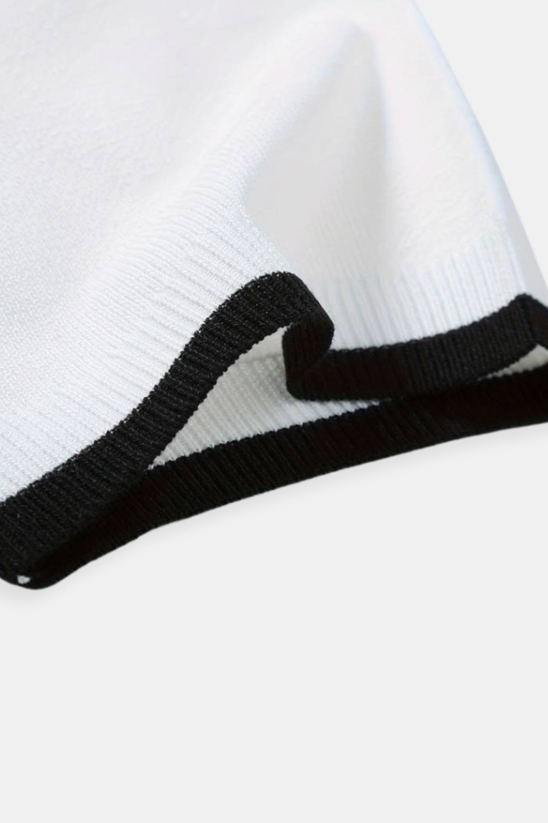 Herren Golfpolo – Viertelreißverschluss & Farbkontrast im Old Money Stil