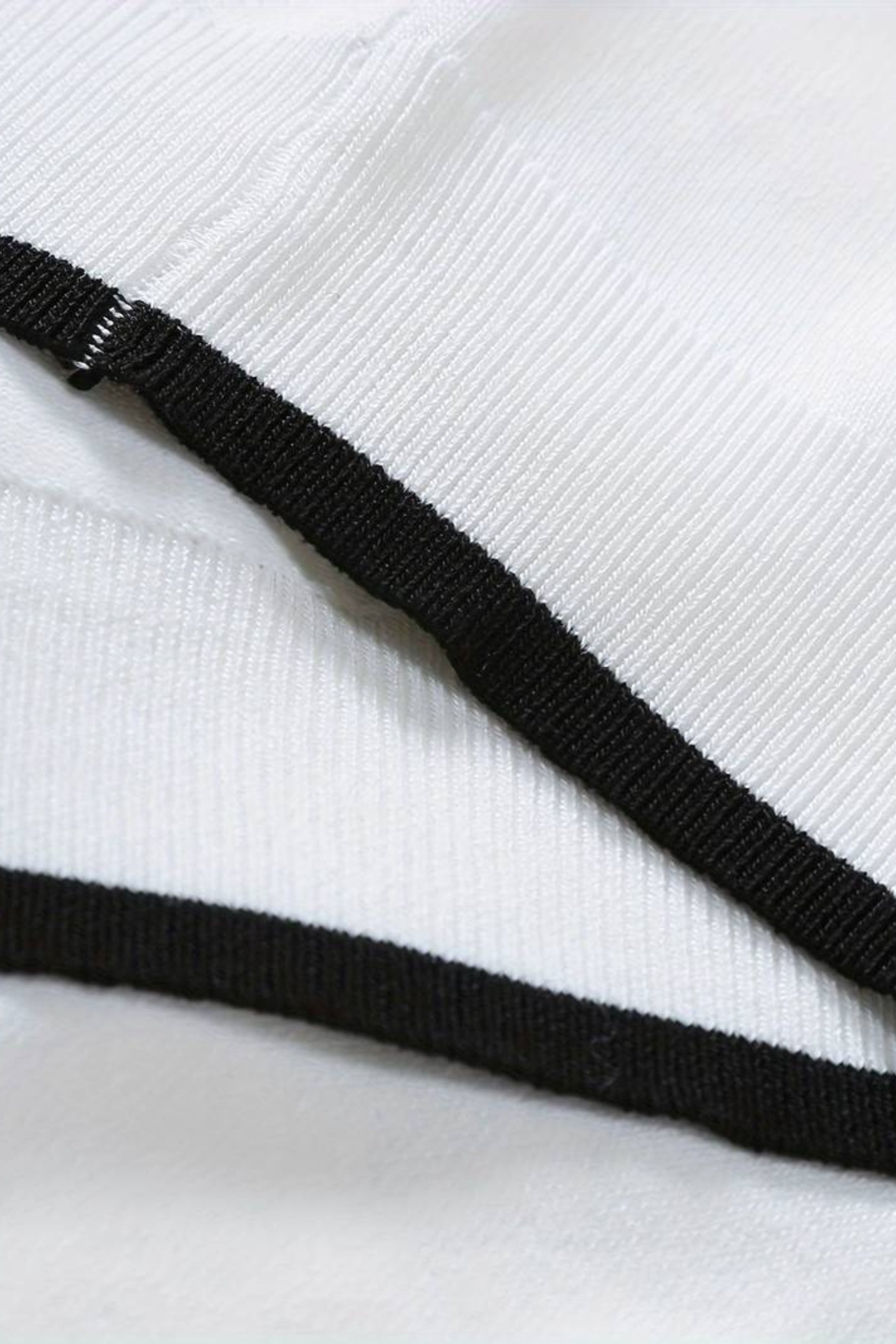 Herren Golfpolo – Viertelreißverschluss & Farbkontrast im Old Money Stil